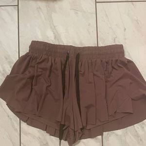 keikei kona shorts size xl (fit like a medium)